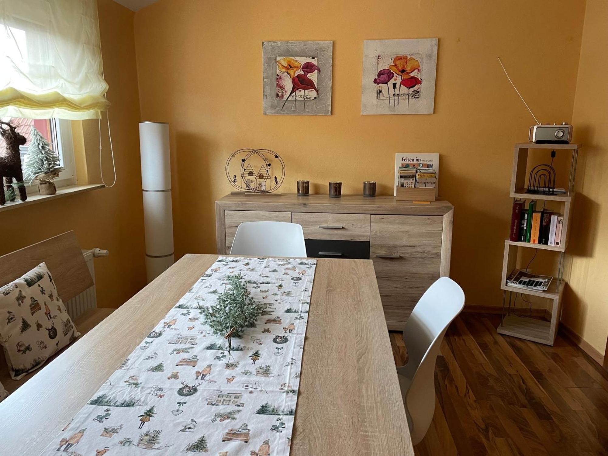 ホテル Haus Am Kastanienwald Dörrenbach エクステリア 写真