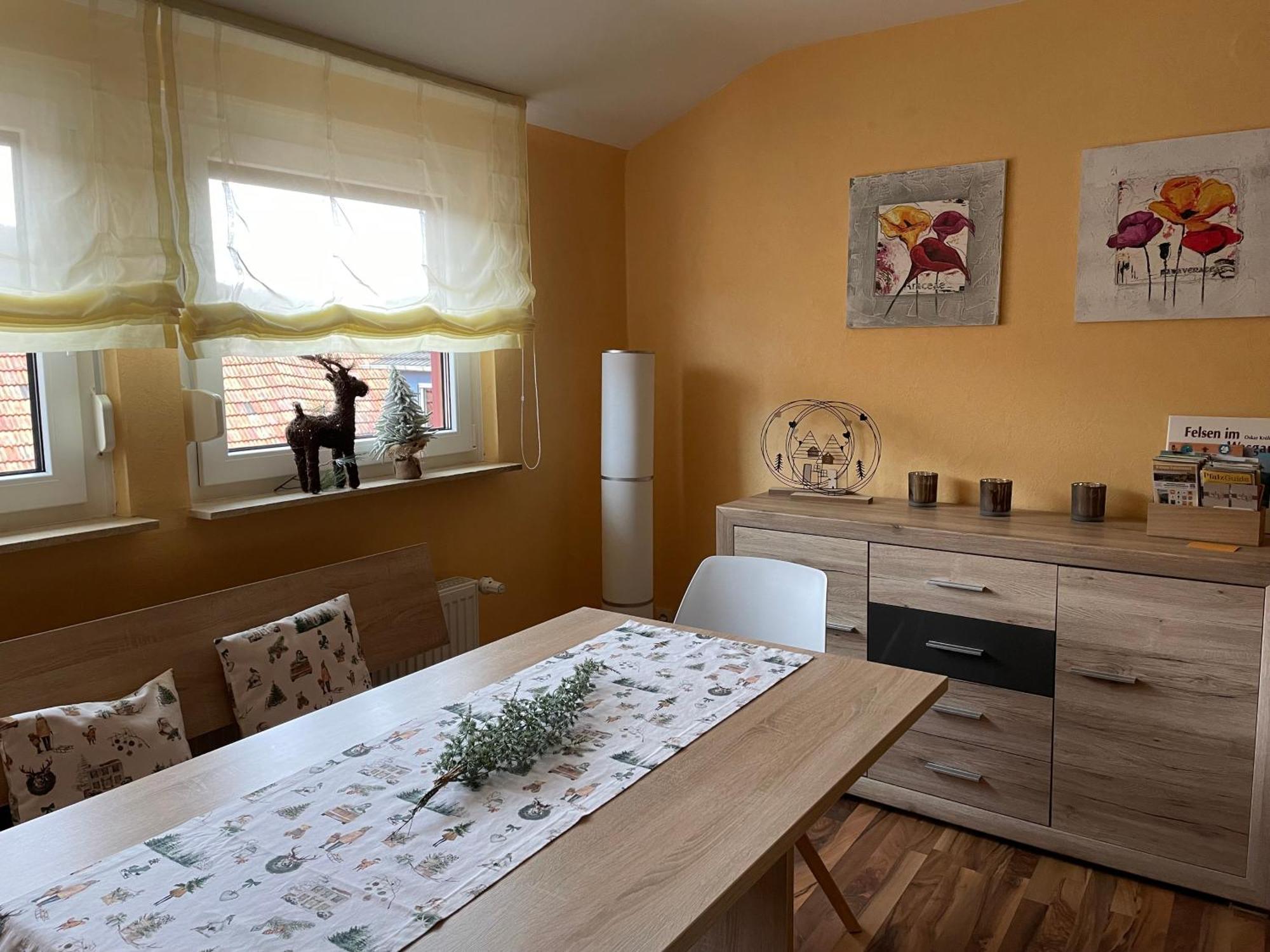ホテル Haus Am Kastanienwald Dörrenbach エクステリア 写真